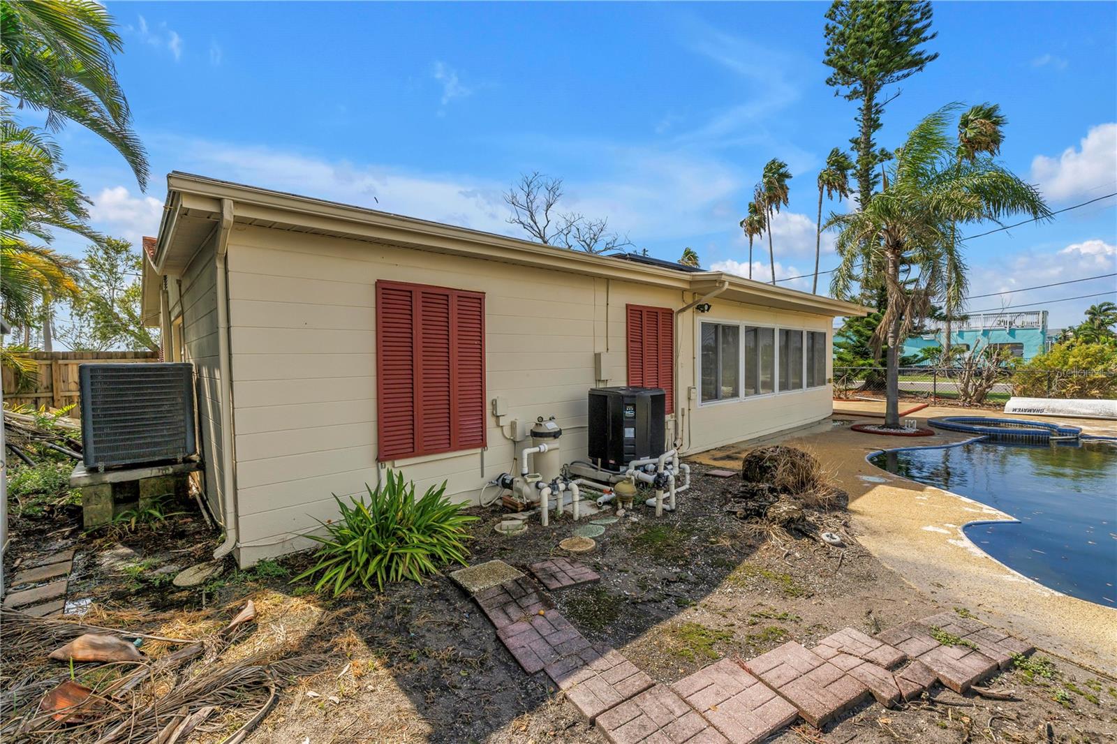 CRYSTAL ISLAND - Residential