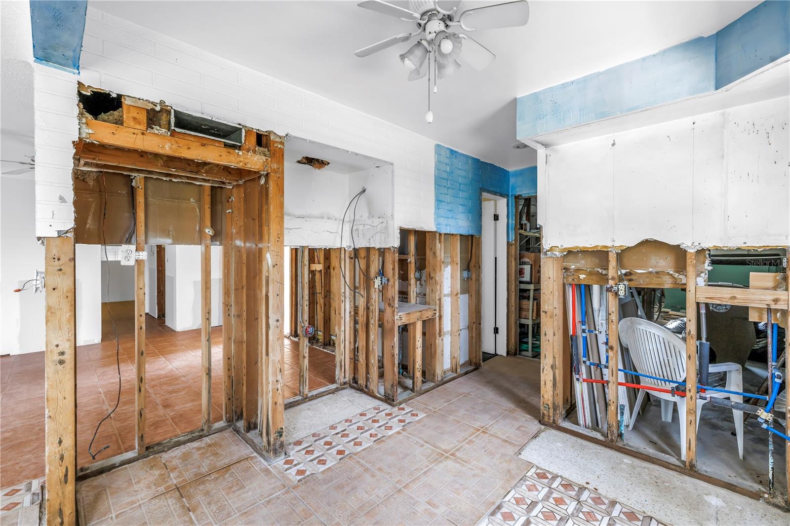 CRYSTAL ISLAND - Residential