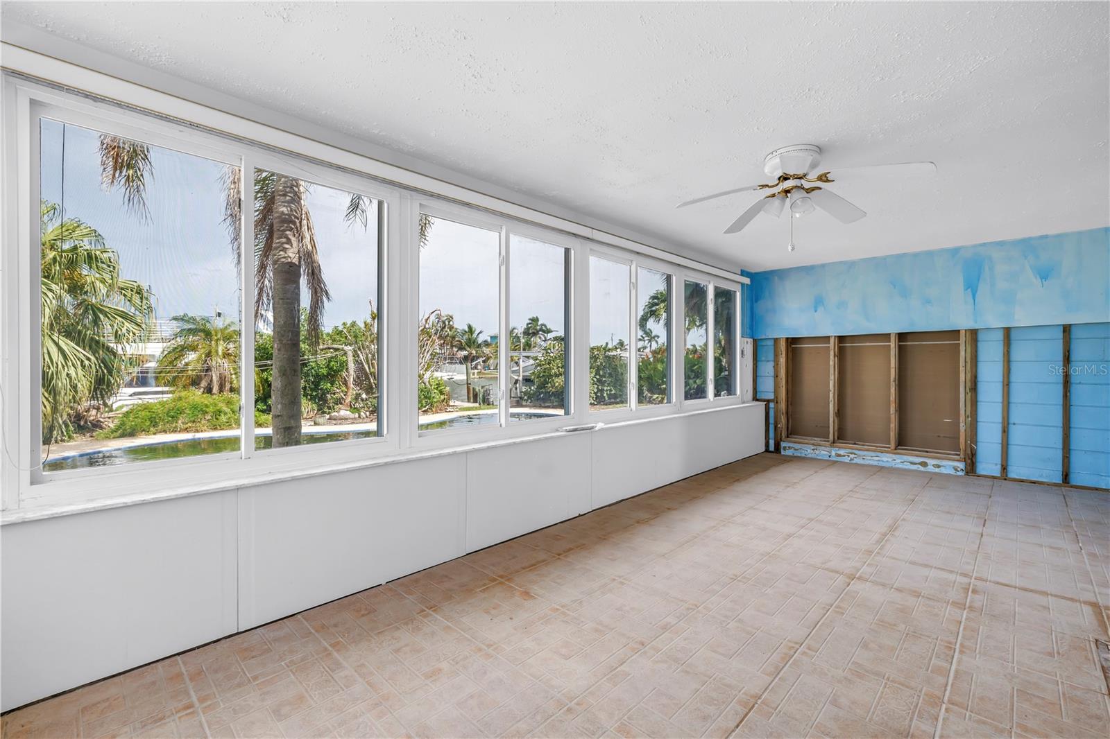 CRYSTAL ISLAND - Residential