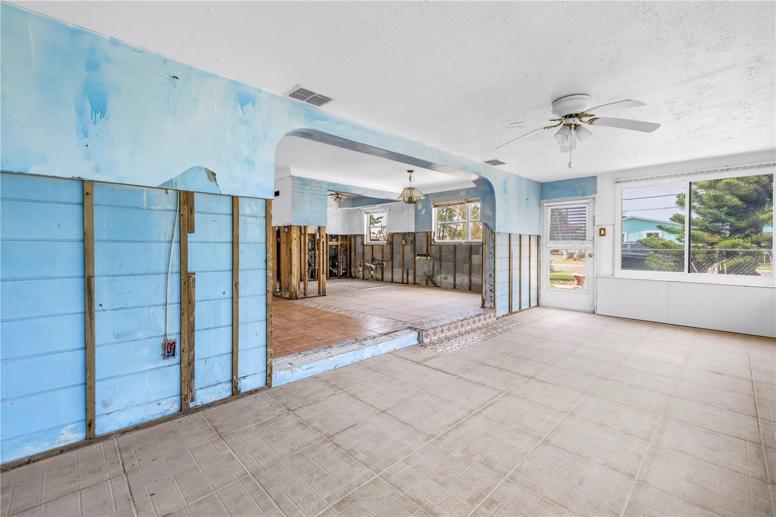 CRYSTAL ISLAND - Residential