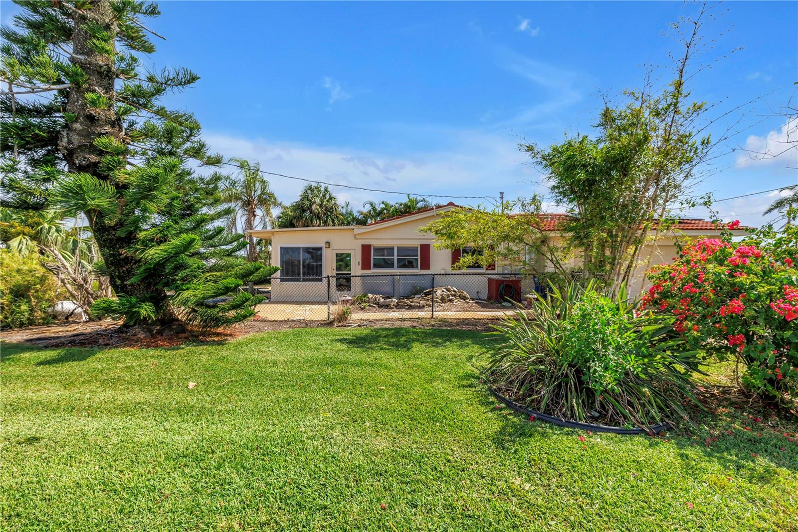 CRYSTAL ISLAND - Residential