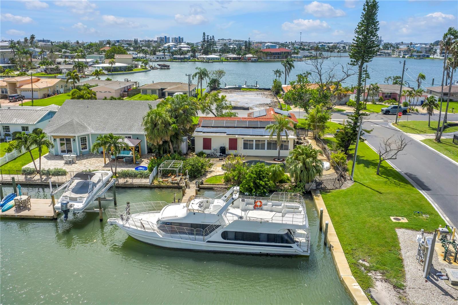 CRYSTAL ISLAND - Residential