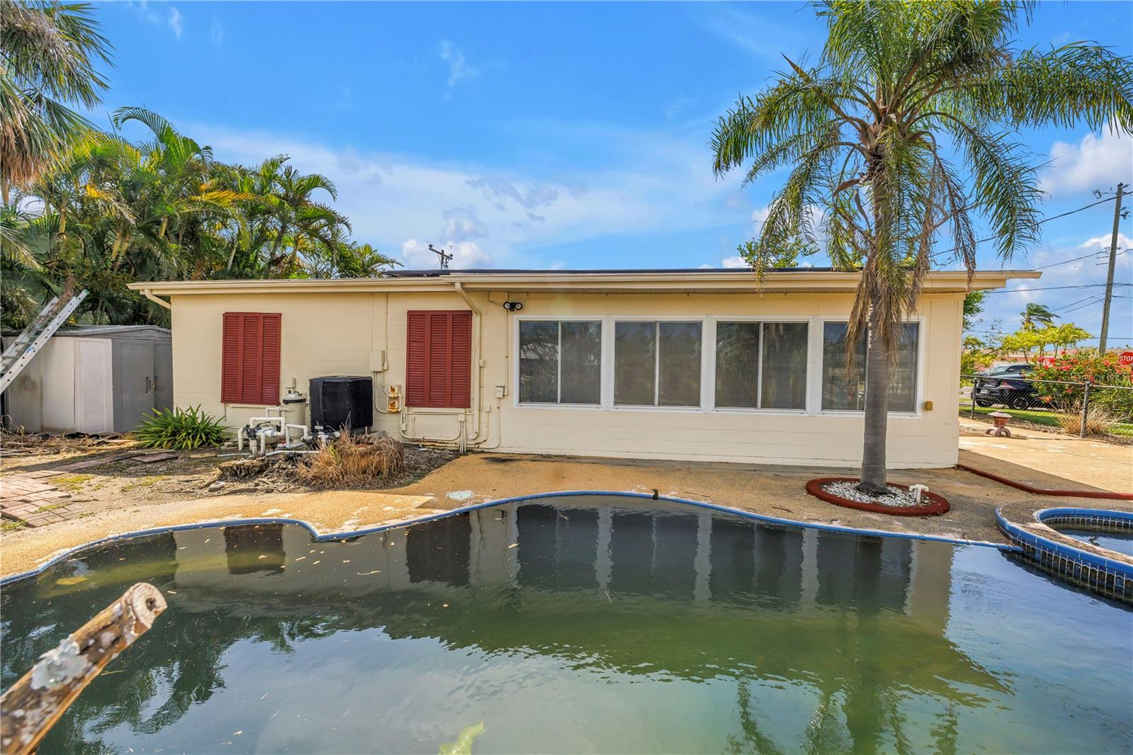 CRYSTAL ISLAND - Residential