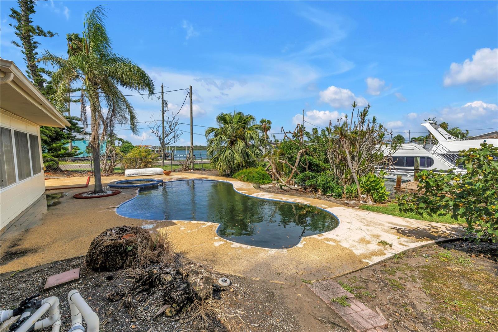 CRYSTAL ISLAND - Residential