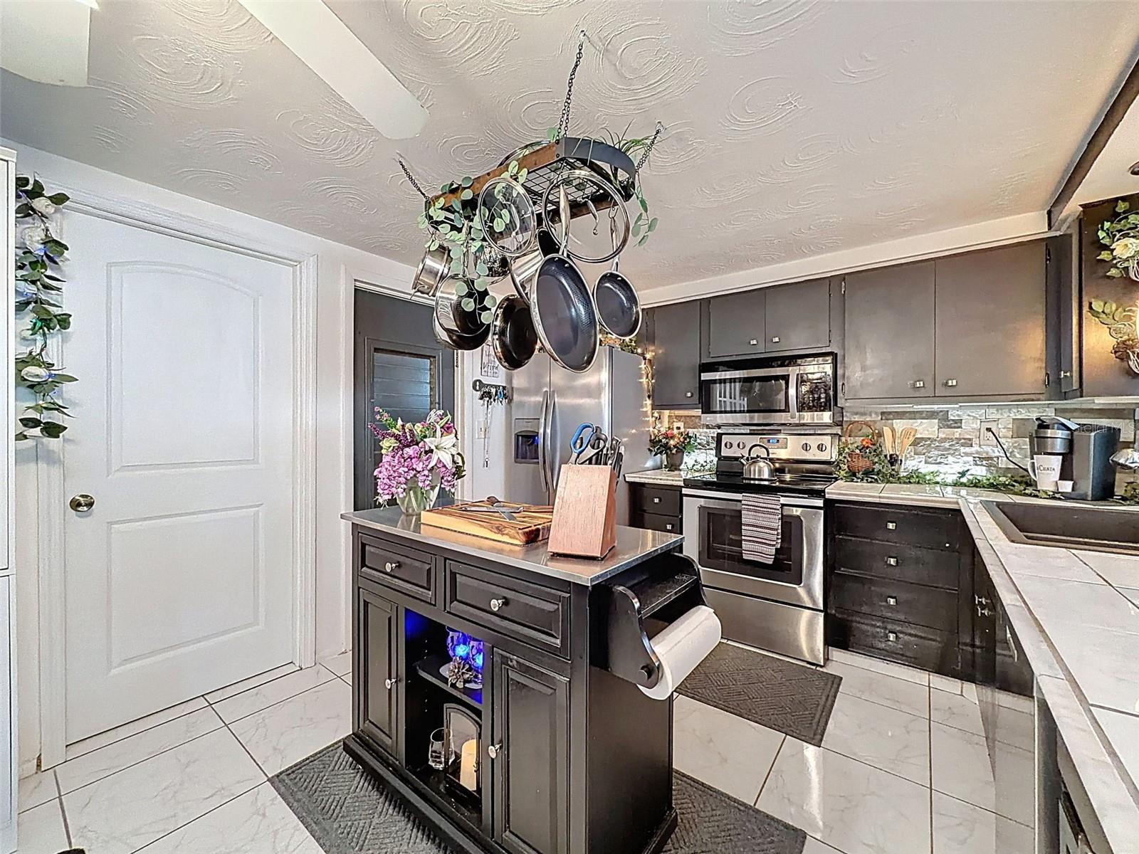 ALOHA GARDENS - Residential