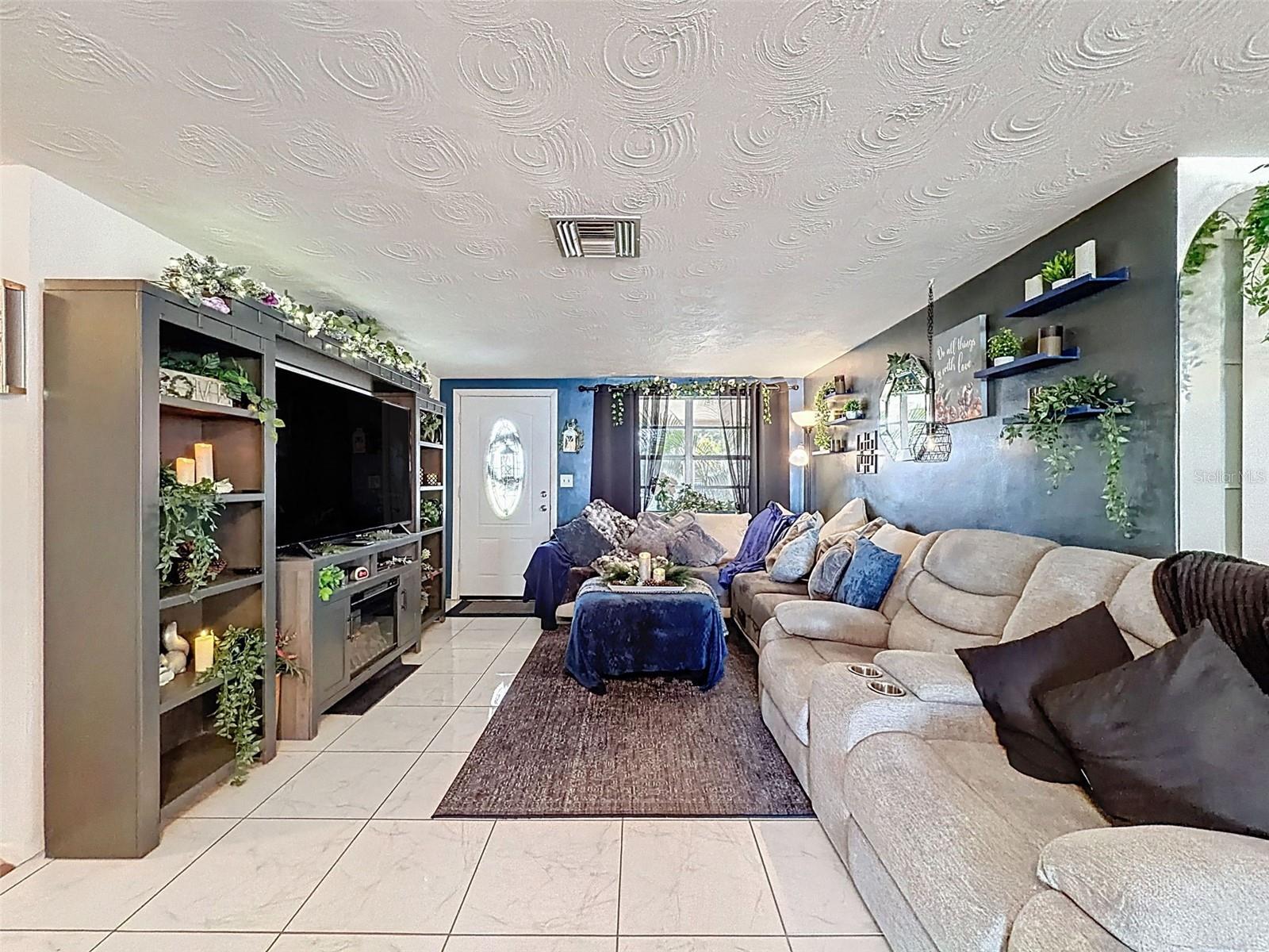 ALOHA GARDENS - Residential