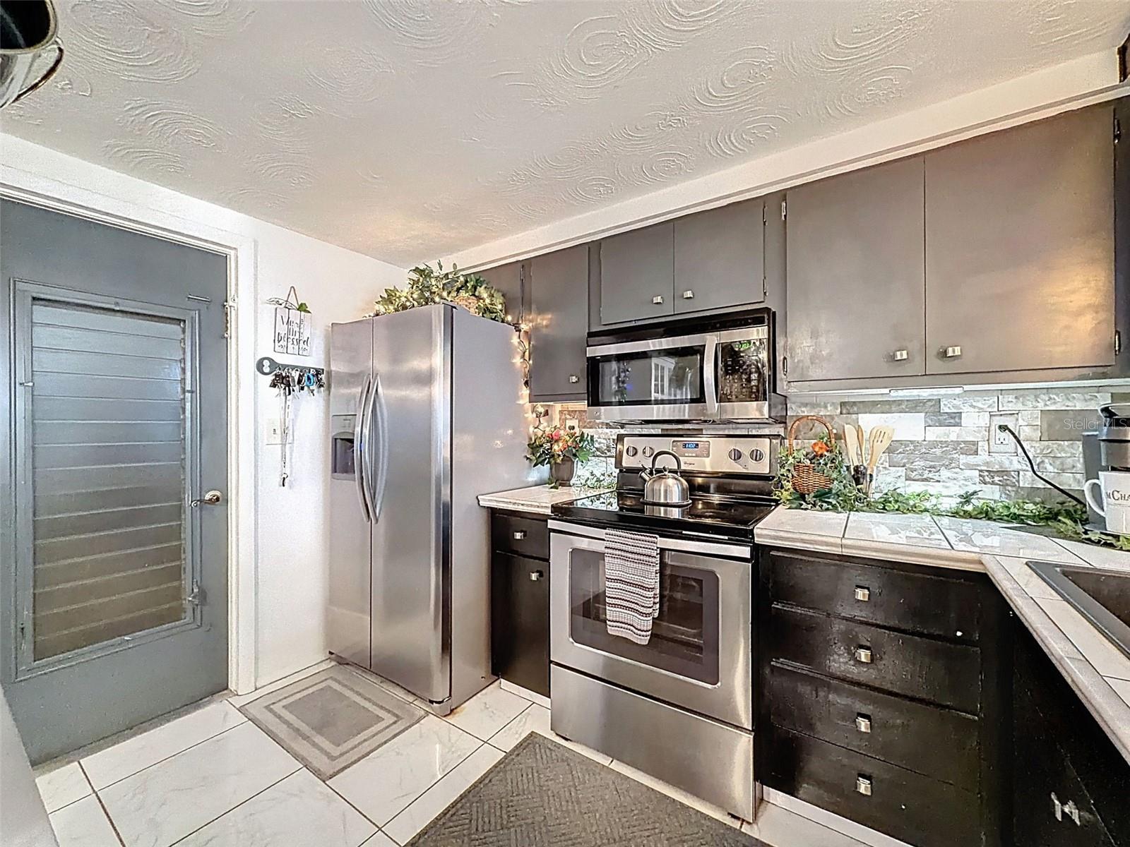 ALOHA GARDENS - Residential