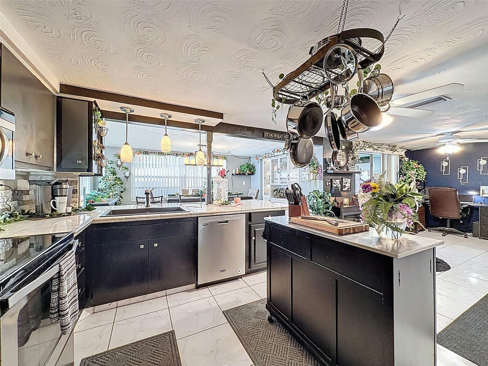 ALOHA GARDENS - Residential