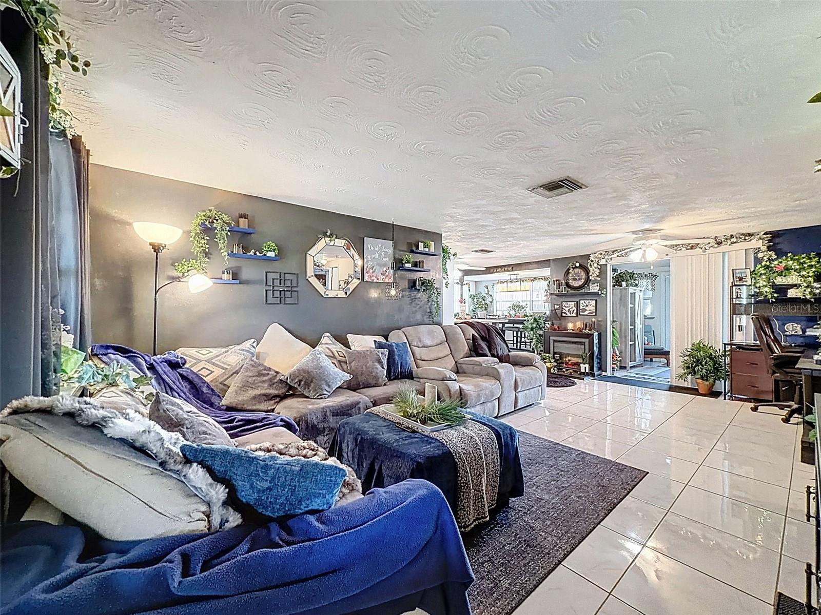 ALOHA GARDENS - Residential