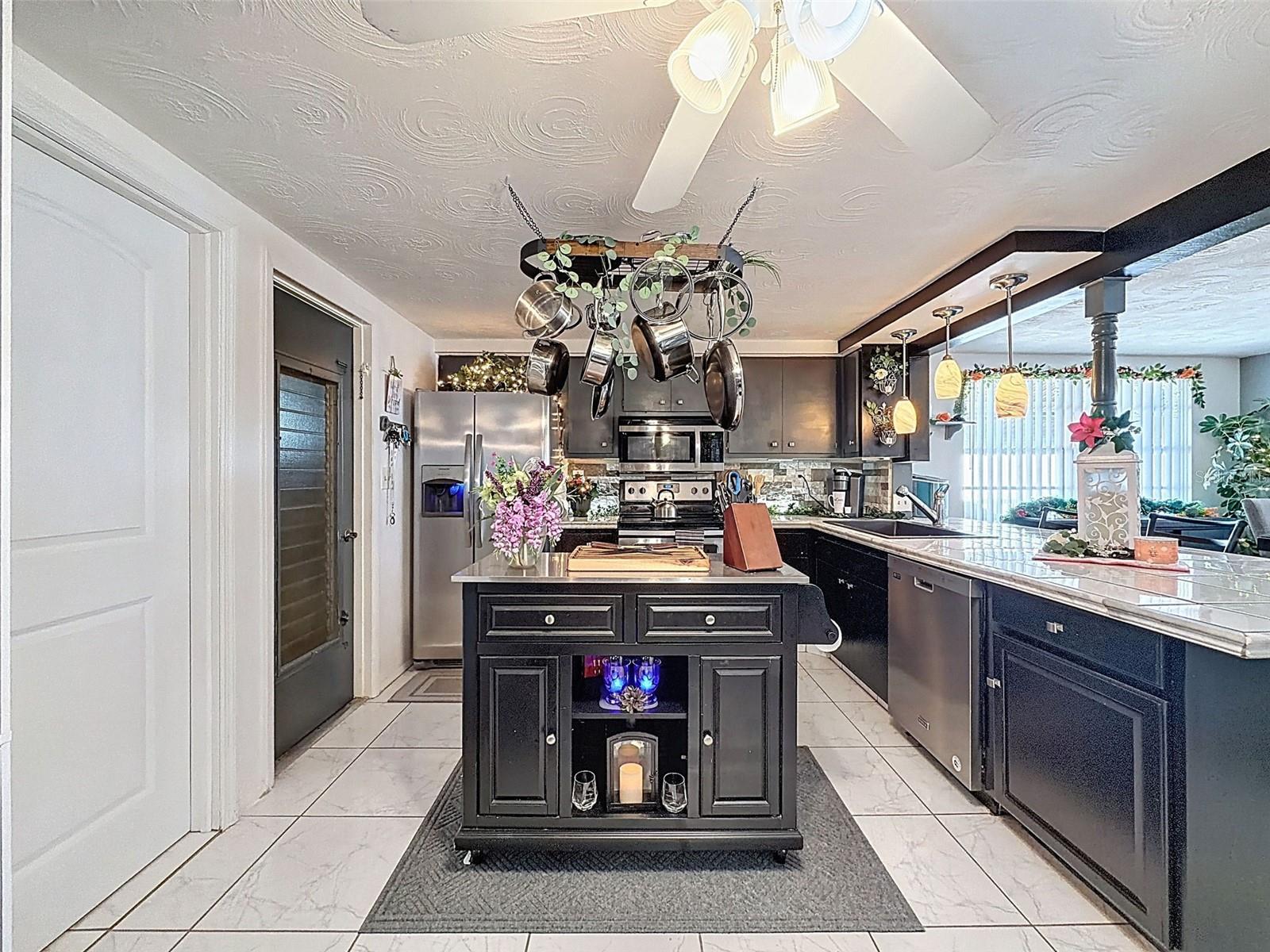 ALOHA GARDENS - Residential