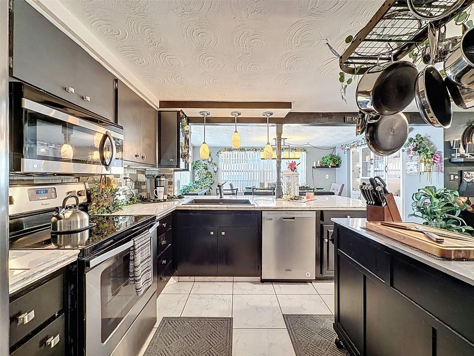 ALOHA GARDENS - Residential