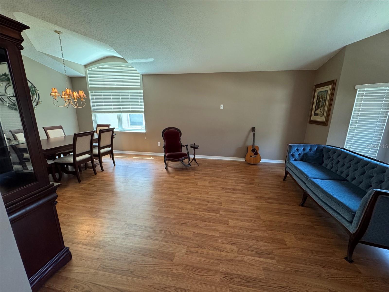 619 BLENHEIM LOOP
