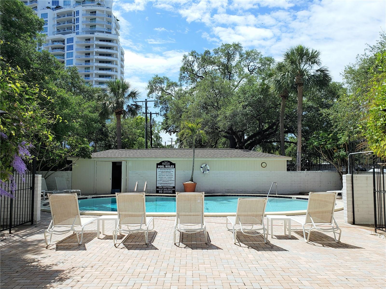 BAYSHORE TRACE CONDO - Residential