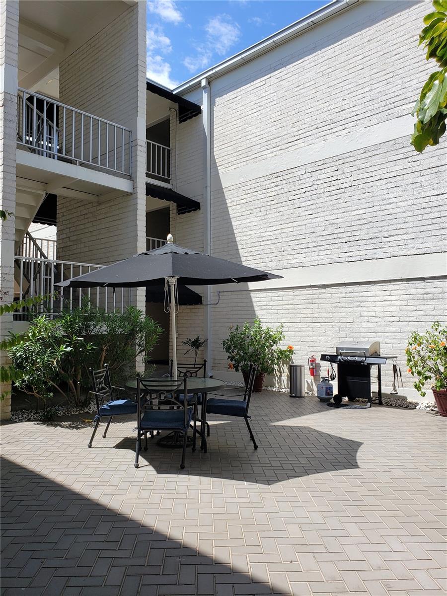 BAYSHORE TRACE CONDO - Residential