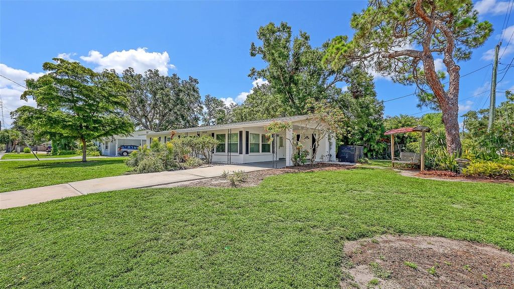 Photo of 2462 Hyde Park Street, Sarasota, FL 34239 (MLS # A4656508)