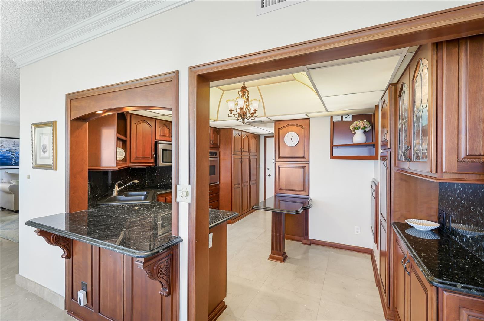 LONGBOAT KEY TOWERS - Residential