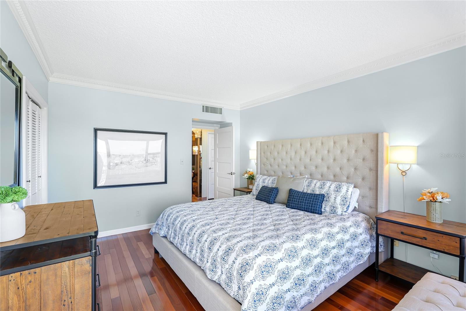 LONGBOAT KEY TOWERS - Residential