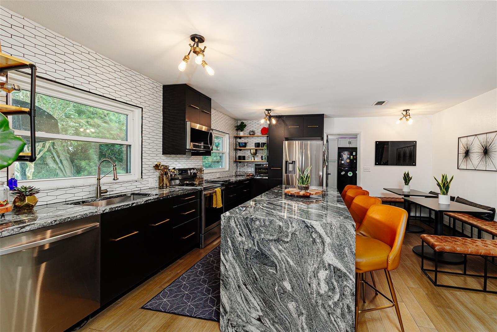 WILLIAMSBURG ESTATES - Residential