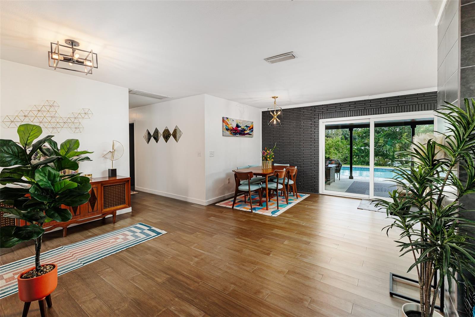 WILLIAMSBURG ESTATES - Residential