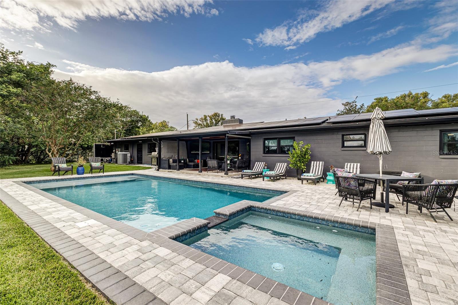 WILLIAMSBURG ESTATES - Residential