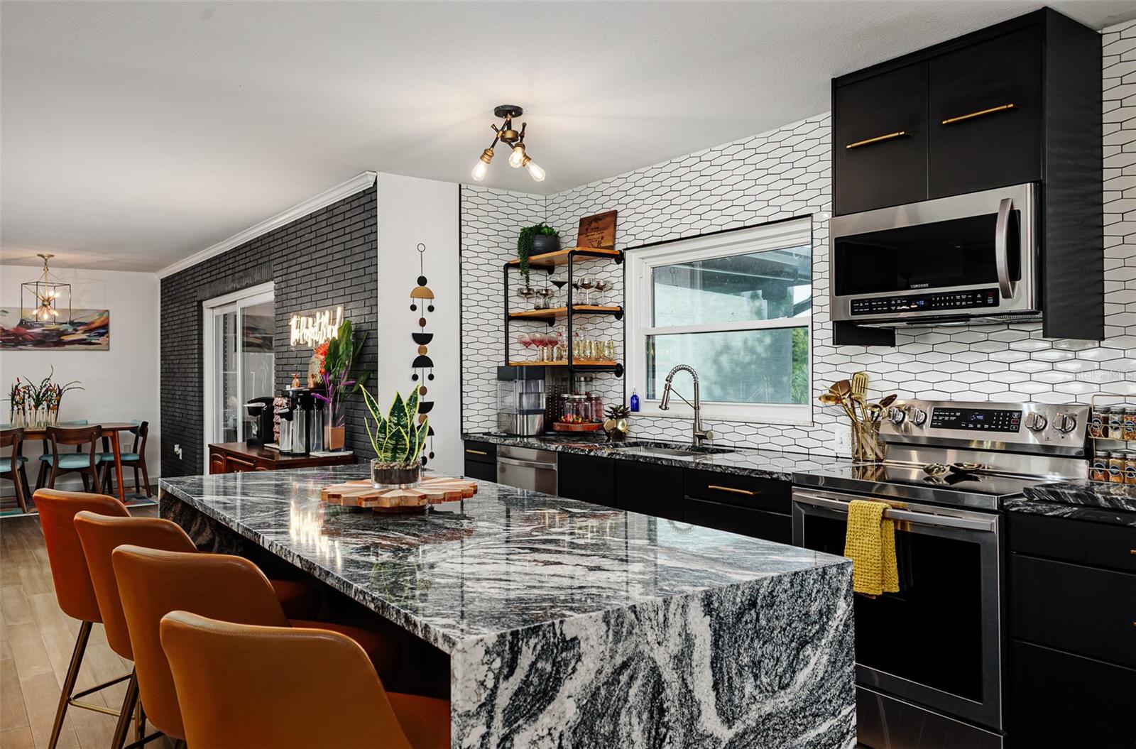 WILLIAMSBURG ESTATES - Residential