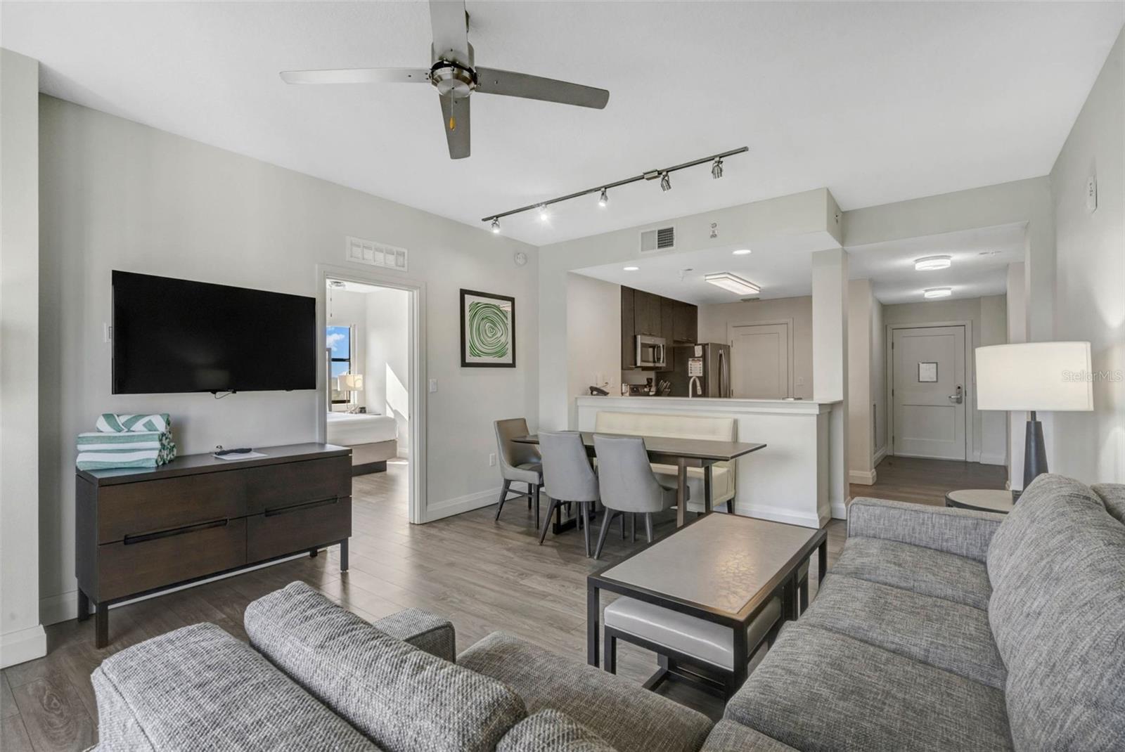 14501 GROVE RESORT AVENUE 3735