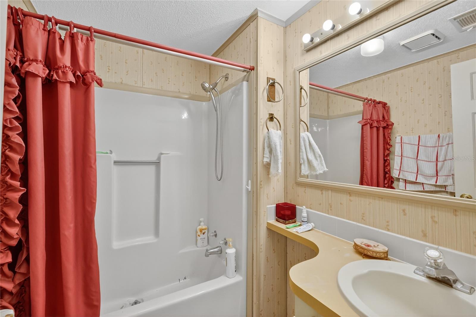 LADY LAKE ORANGE BLOSSOM GARDENS UNIT 06 - Residential
