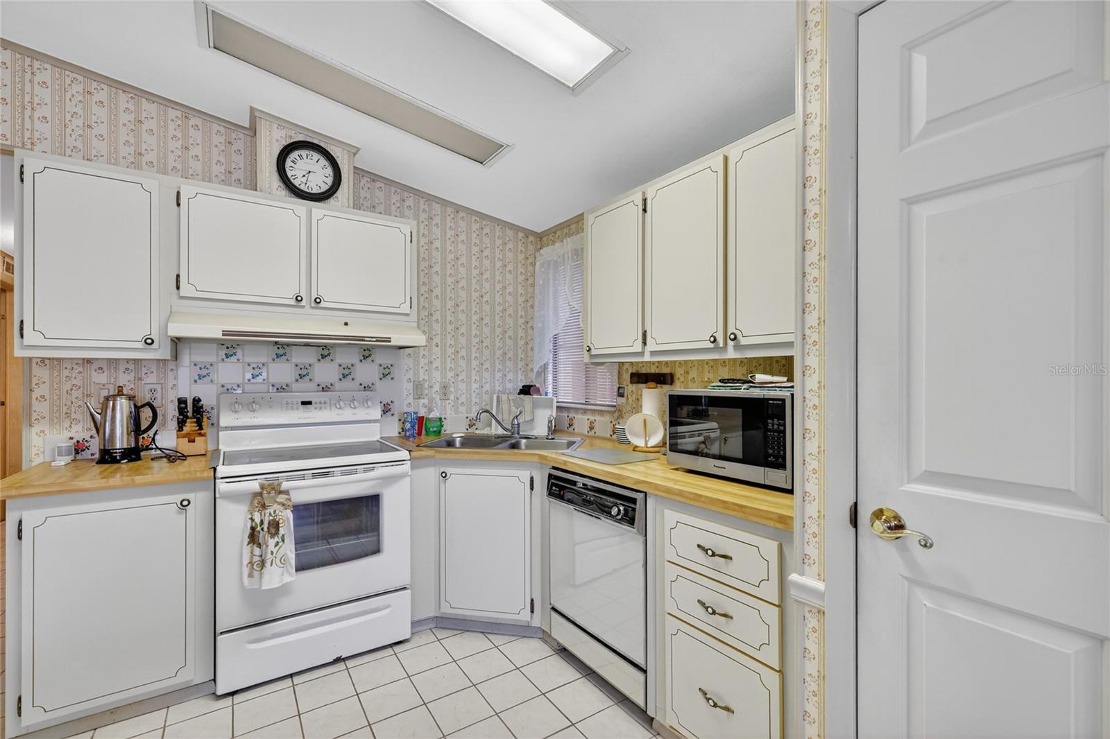 LADY LAKE ORANGE BLOSSOM GARDENS UNIT 06 - Residential