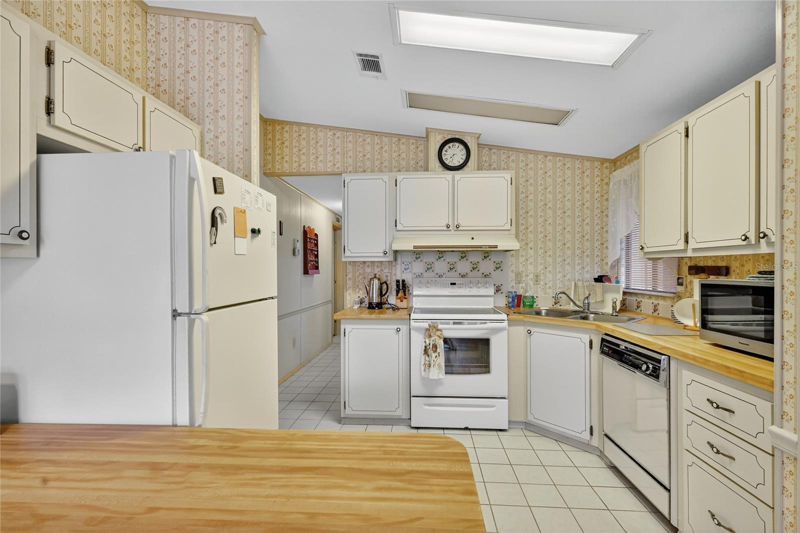 LADY LAKE ORANGE BLOSSOM GARDENS UNIT 06 - Residential