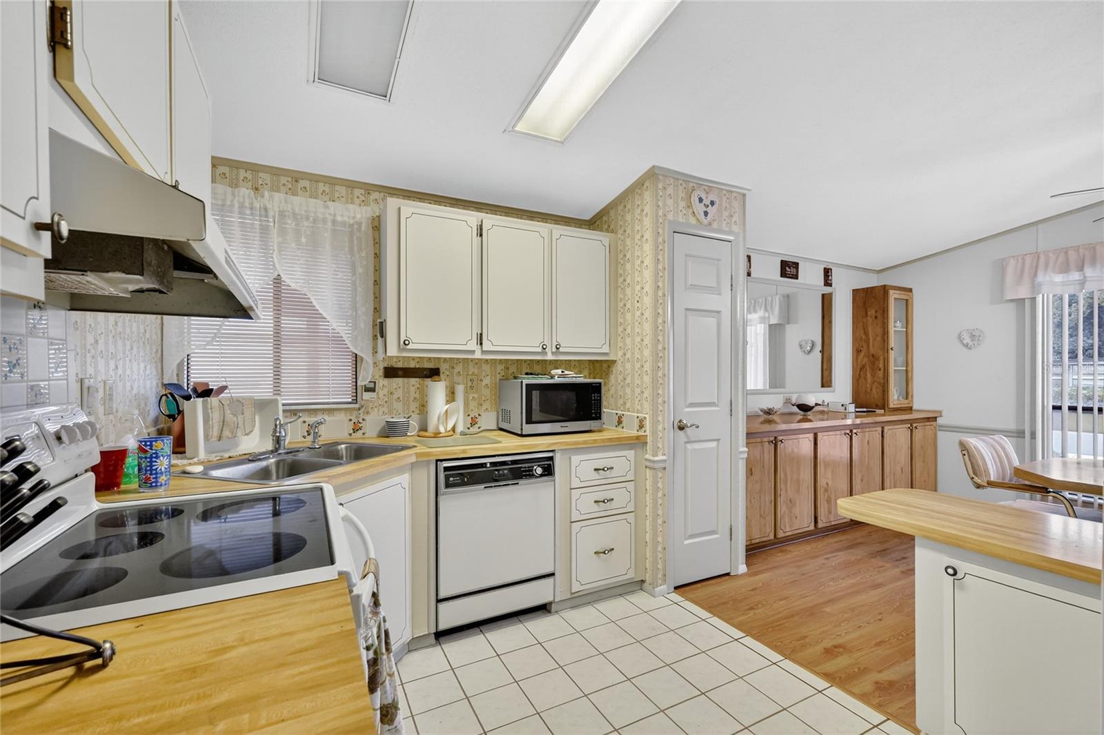 LADY LAKE ORANGE BLOSSOM GARDENS UNIT 06 - Residential