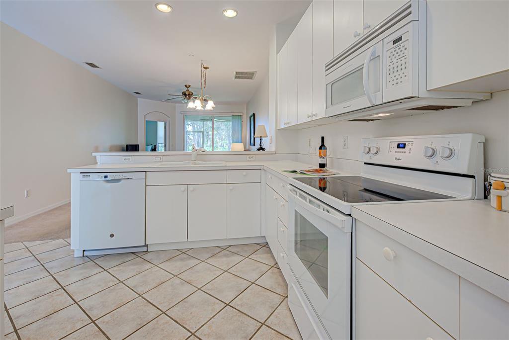 PELICAN POINTE GOLF & COUNTRY CLUB - Residential