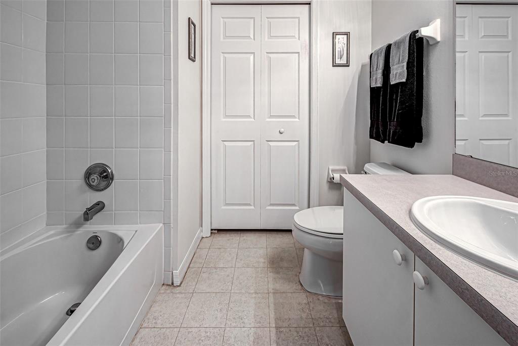 PELICAN POINTE GOLF & COUNTRY CLUB - Residential