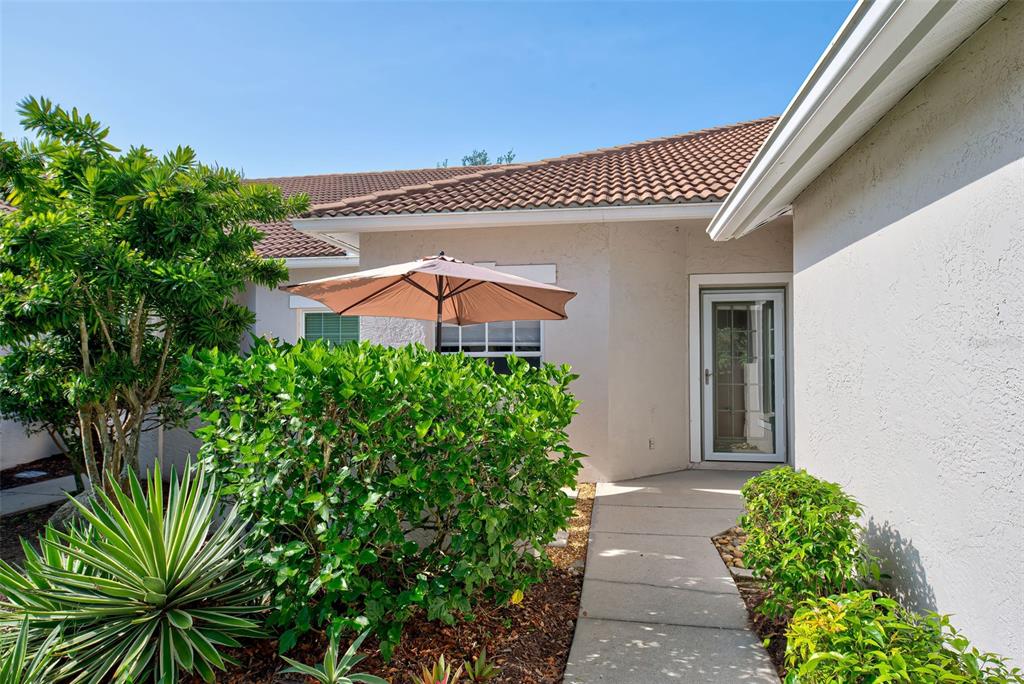 PELICAN POINTE GOLF & COUNTRY CLUB - Residential