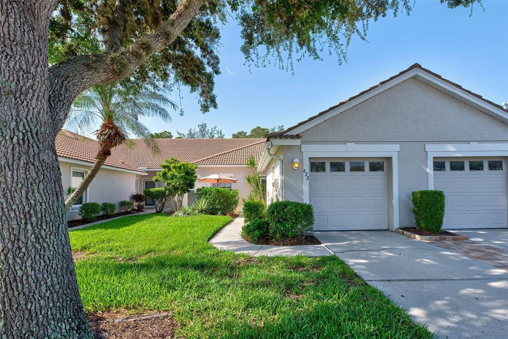 PELICAN POINTE GOLF & COUNTRY CLUB - Residential