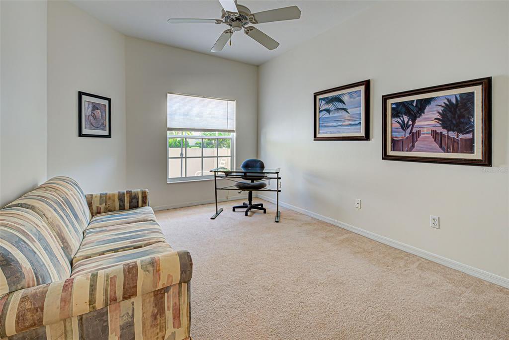 PELICAN POINTE GOLF & COUNTRY CLUB - Residential