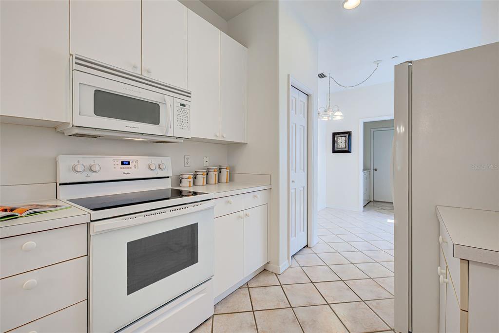 PELICAN POINTE GOLF & COUNTRY CLUB - Residential