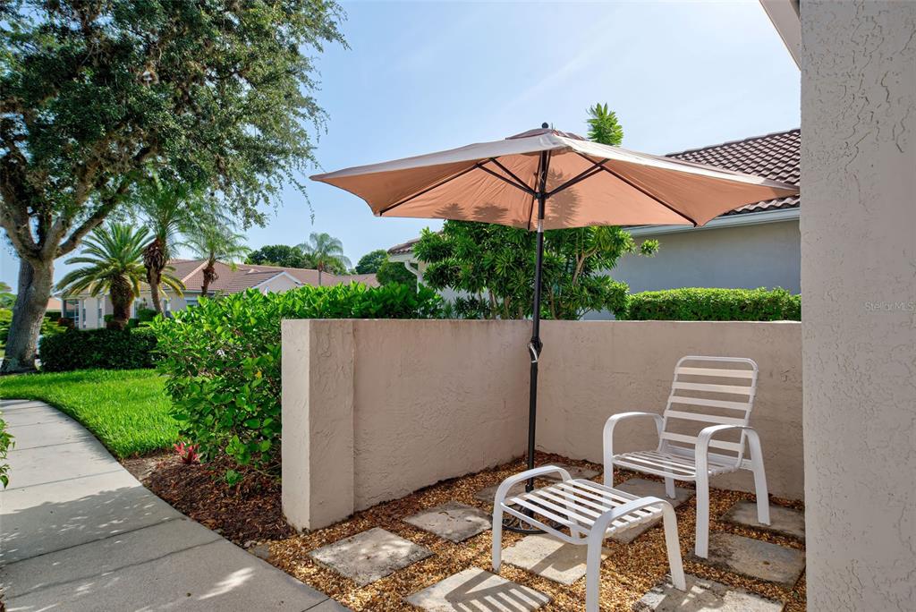 PELICAN POINTE GOLF & COUNTRY CLUB - Residential