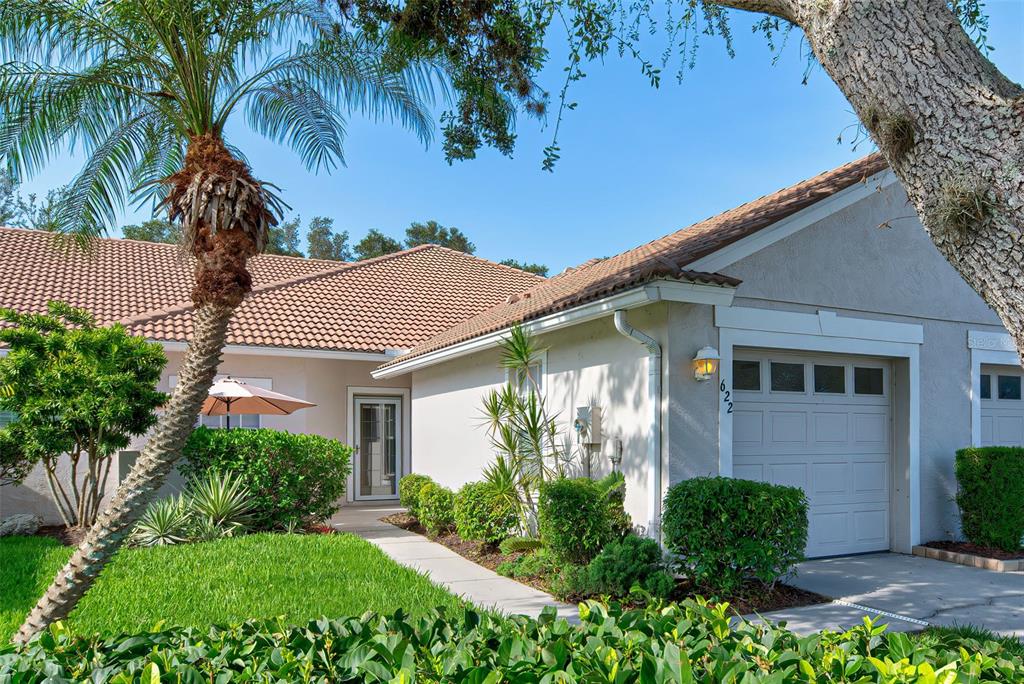 PELICAN POINTE GOLF & COUNTRY CLUB - Residential