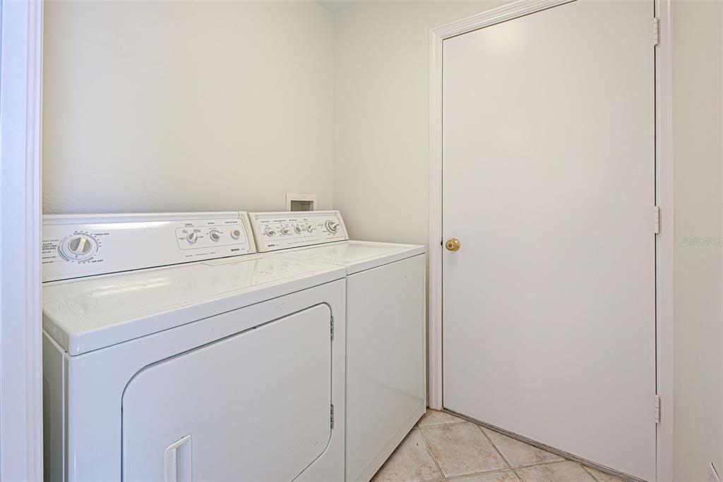 PELICAN POINTE GOLF & COUNTRY CLUB - Residential