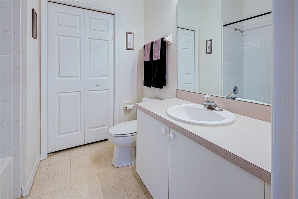 PELICAN POINTE GOLF & COUNTRY CLUB - Residential