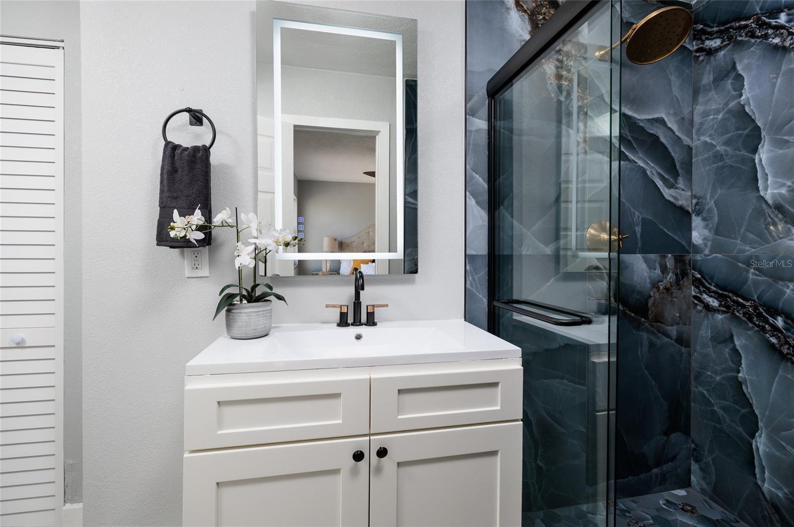 SUN LIT SHORES - Residential