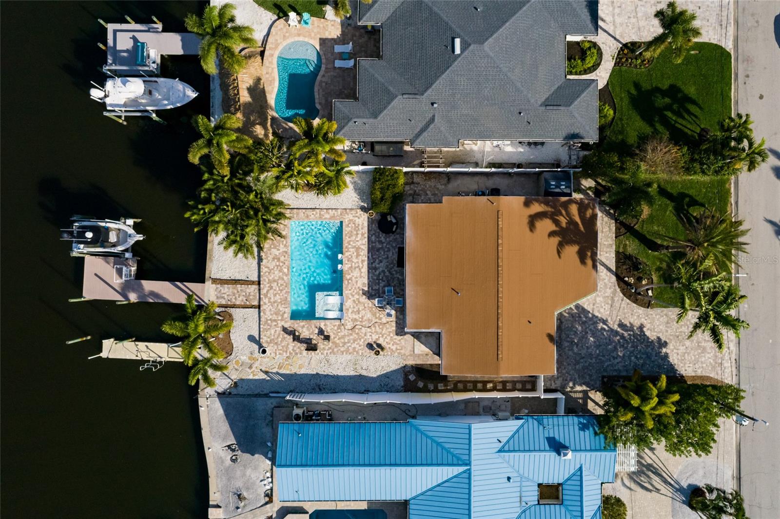 SUN LIT SHORES - Residential