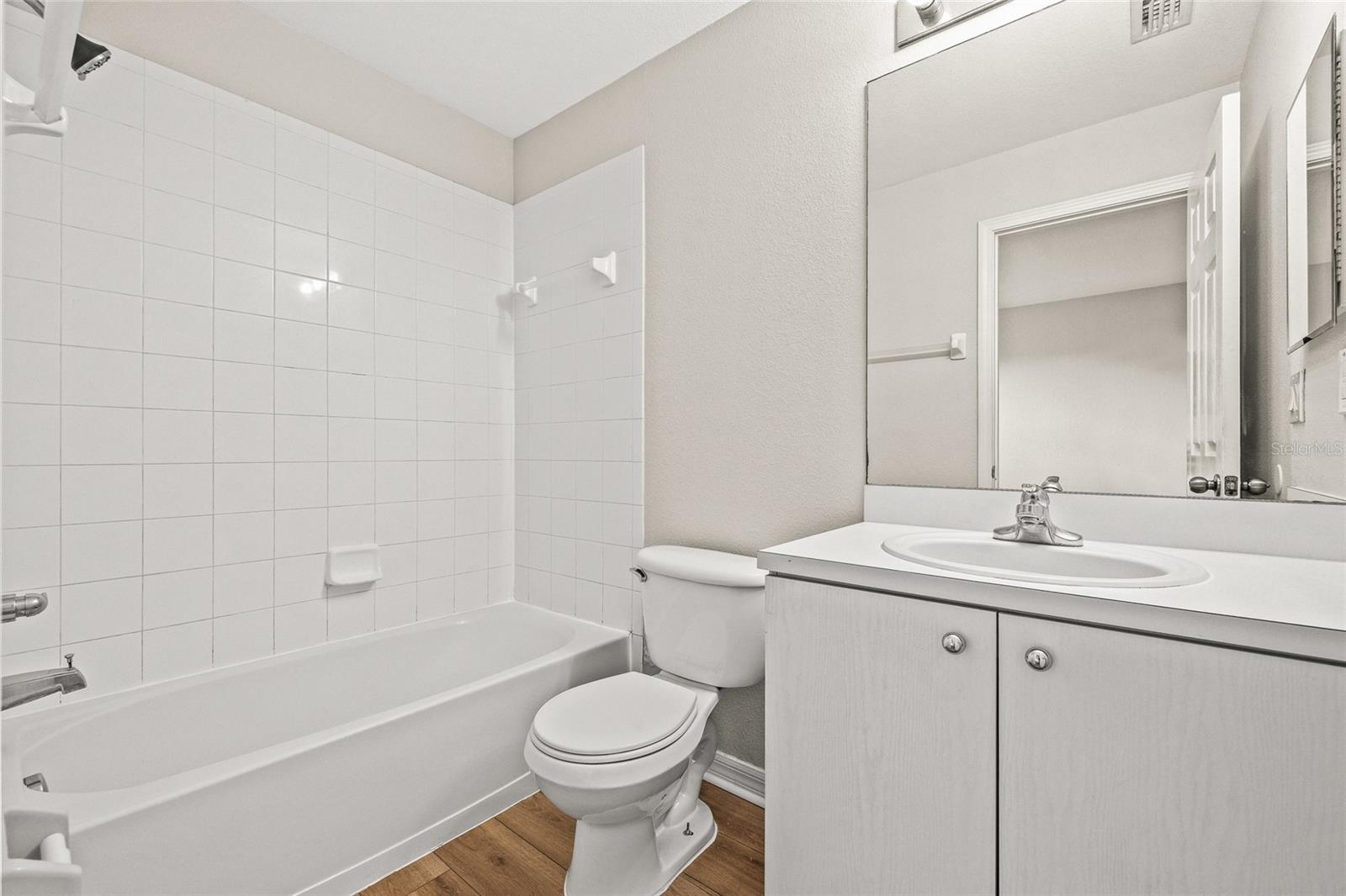 RIVERCREST TWNHMS WEST PHAS - Residential Lease