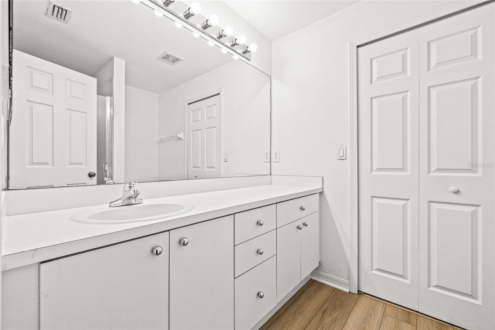 RIVERCREST TWNHMS WEST PHAS - Residential Lease