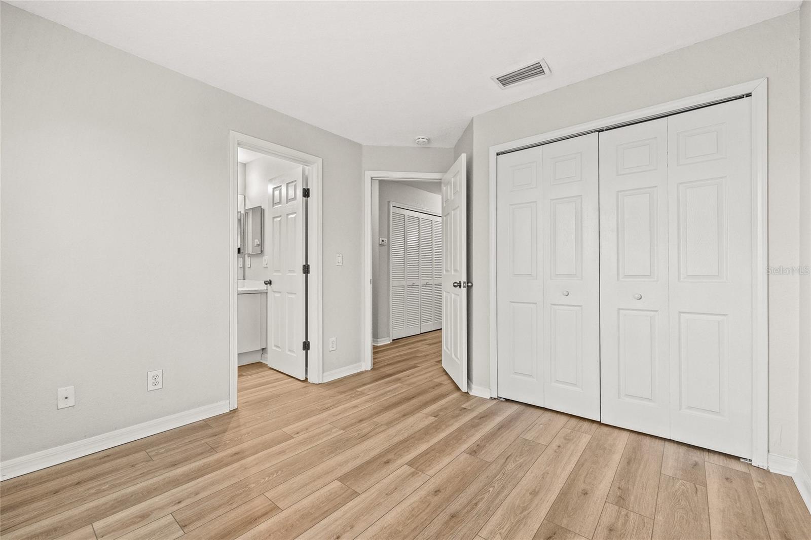 RIVERCREST TWNHMS WEST PHAS - Residential Lease