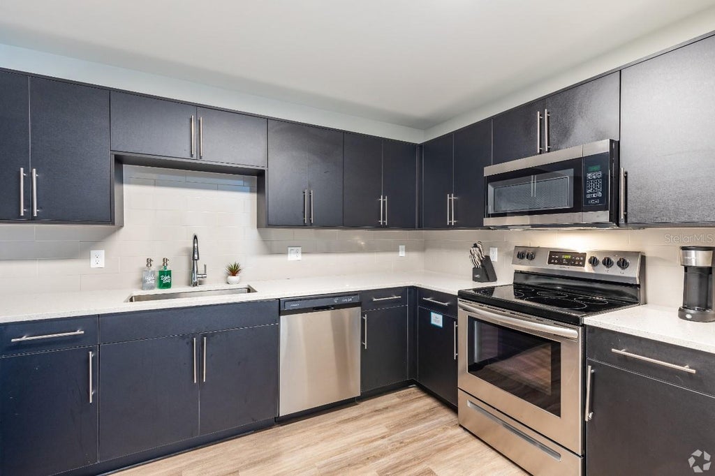 Photo of 355 N Rosalind Avenue, Orlando, FL 32801 (MLS # O6441904)