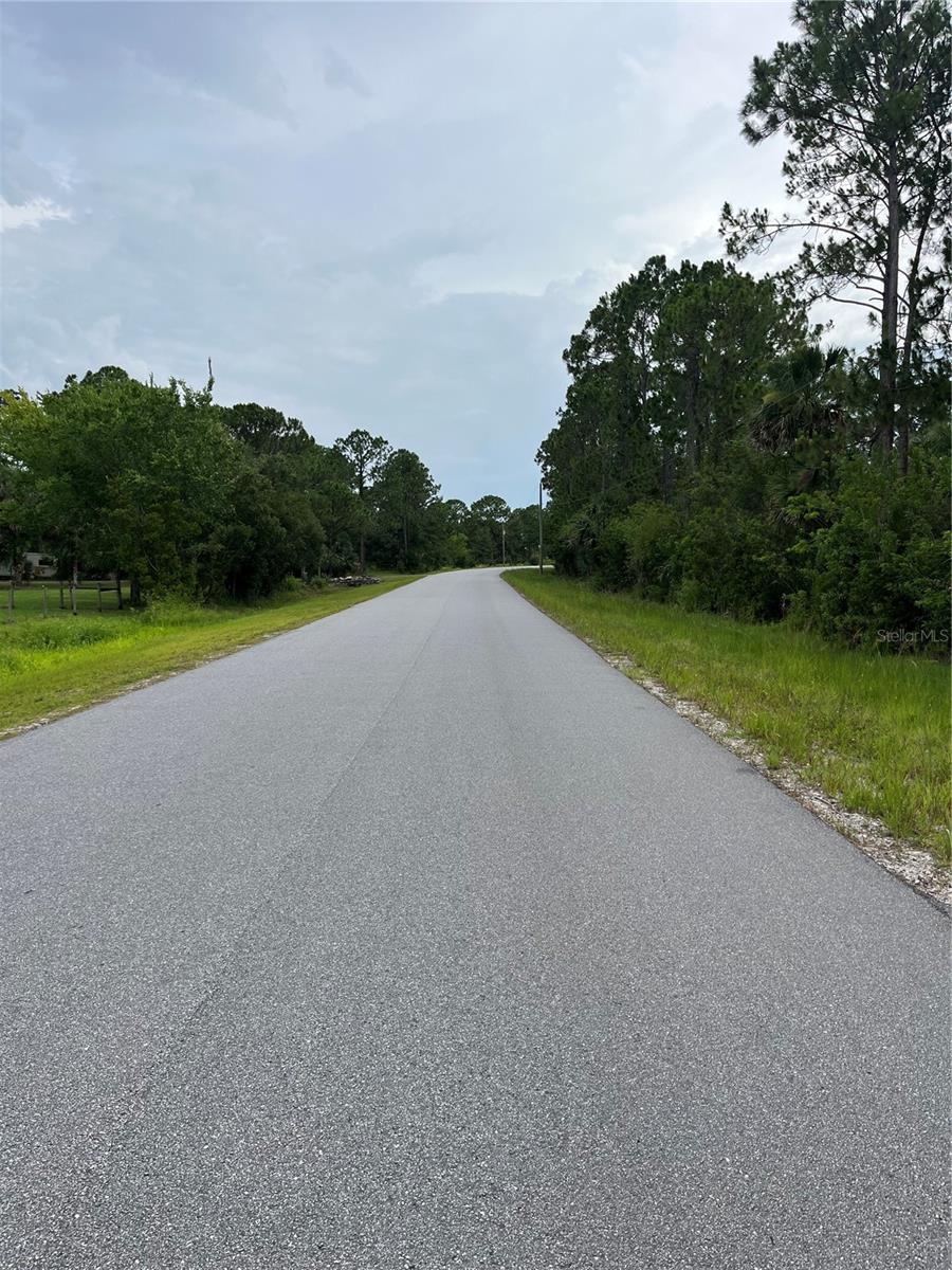 Under contract-accepting backup offers. LAKE HARNEY WOODS! 10ACRES A GATED COMMUNITY IN MIMS. BEAUTIFUL BIG OAK TREES ON A PAVED ROAD. ZONING ALLOWS FOR SINGLE FAMILY HOME OR A MANUFACTURED HOME. LIVESTOCK WELCOME. PRIVATE BOAT RAMP TO LAKE HARNEY IN THE NEIGHBORHOOD.
LAKE HARNEY IS A 6000+ ACRE LAKE THAT CONNECTS TO THE ST JOHNS RIVER. PUBLIC BOAT RAMP IS CLOSE BY. THIS HOME SITE IS A RARE FIND WITH LOTS OF PRIVACY.