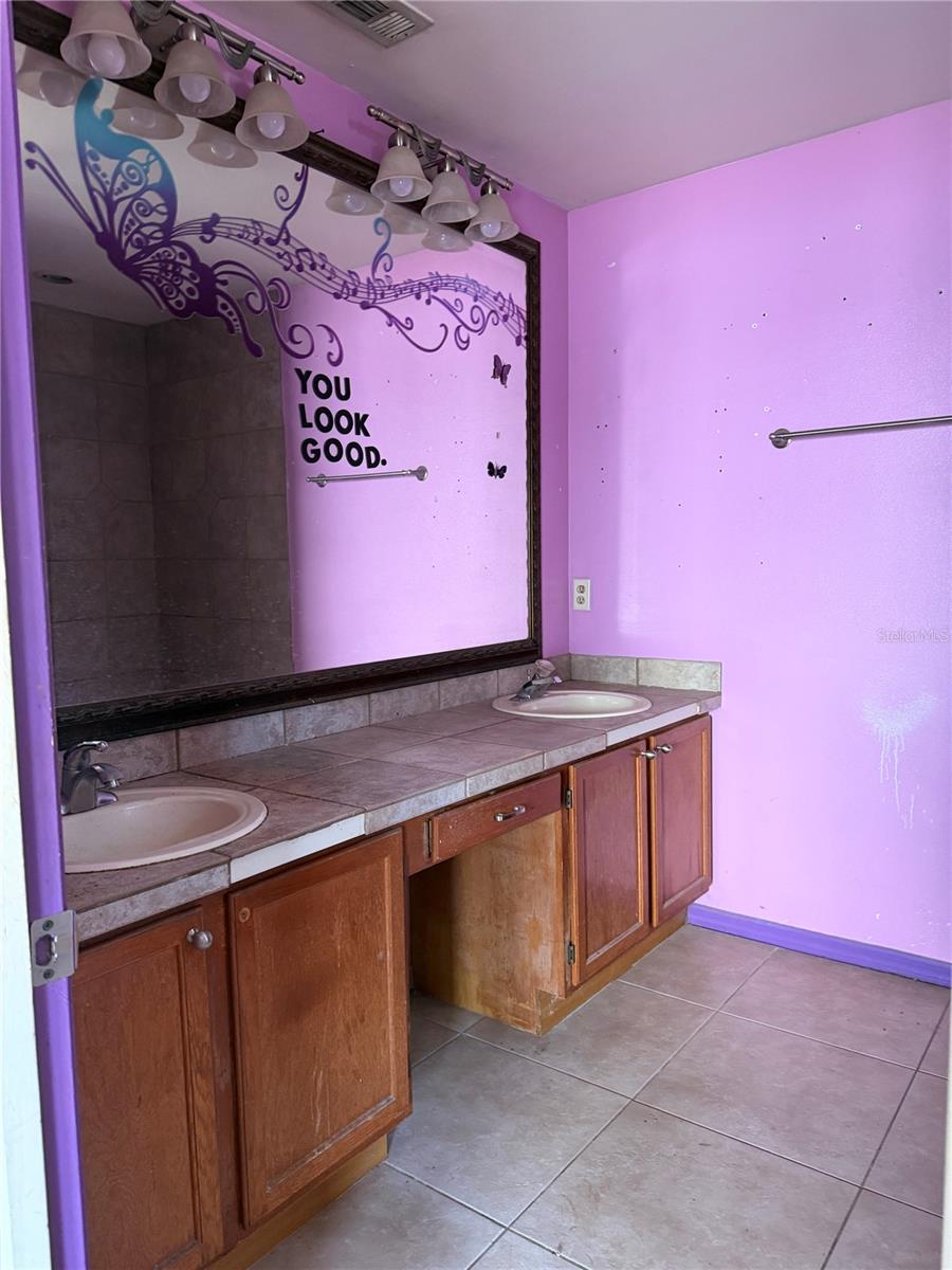 MIDDLETON OAKS - Residential