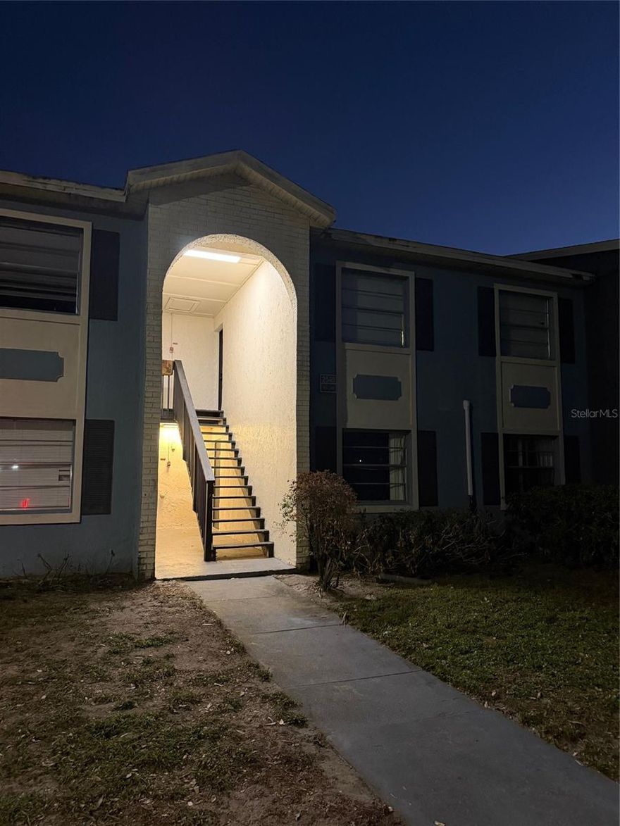 Beautiful 2 Bedroom / 1 Bathroom Condo located just 5 minutes from UCF. This recently renovated unit includes washer and dryer and offers easy access to Waterford Lakes Town Center, restaurants, shopping, and entertainment.