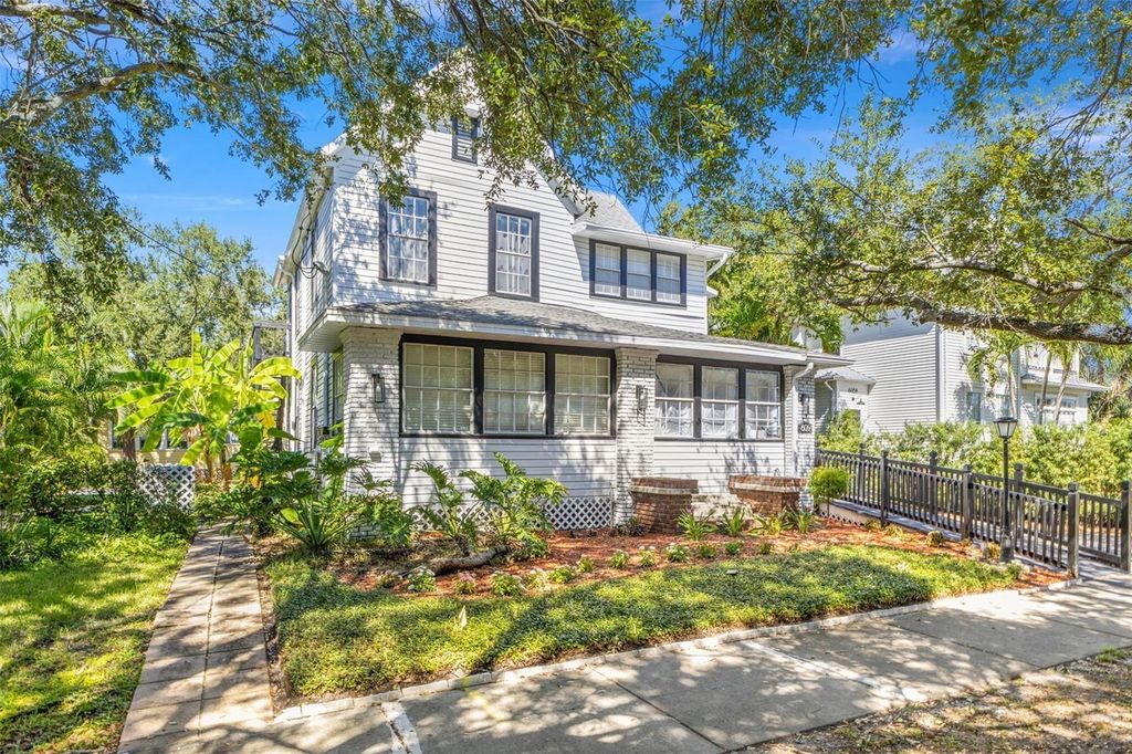 Photo of 609 W Azeele Street, Tampa, FL 33606 (MLS # TB8441151)